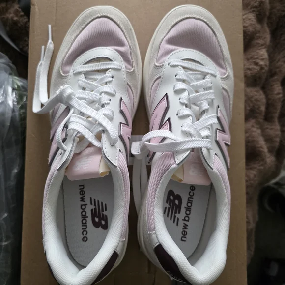 New Balance Women's Pink and White Sneakers Size 8 - Picture 3 of 8